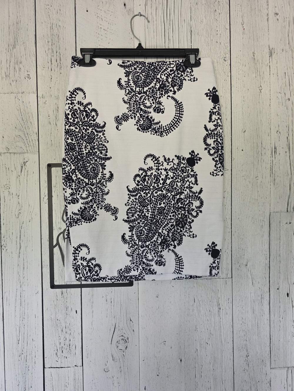 LOFT Black & White Paisley Print Pencil Skirt Size 2